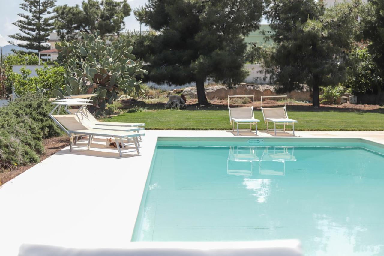 Villa Dyria Exclusive Swimming Pool モノーポリ エクステリア 写真